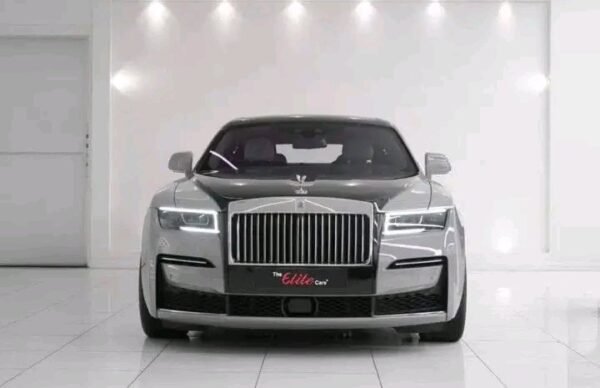 ROLLS-ROYCE GHOST
