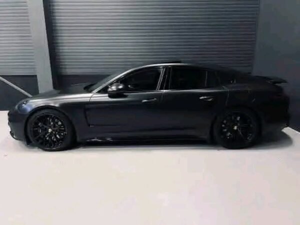 Porsche Panamera 4 – Image 7