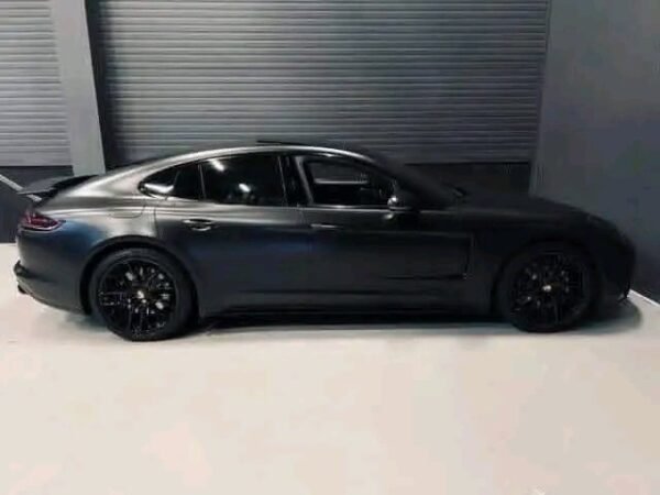 Porsche Panamera 4 – Image 17