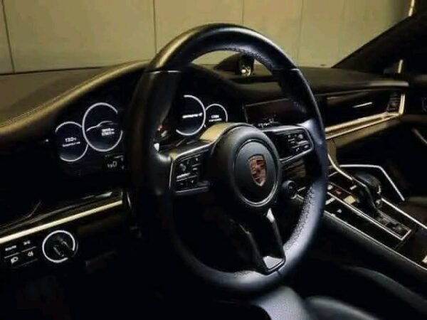 Porsche Panamera 4 – Image 22