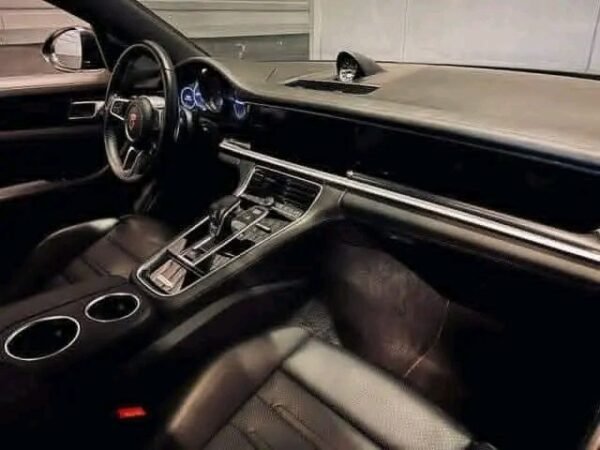 Porsche Panamera 4 – Image 62