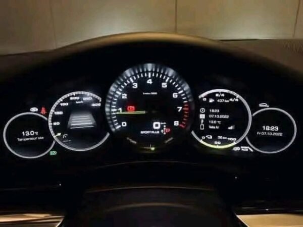 Porsche Panamera 4 – Image 50