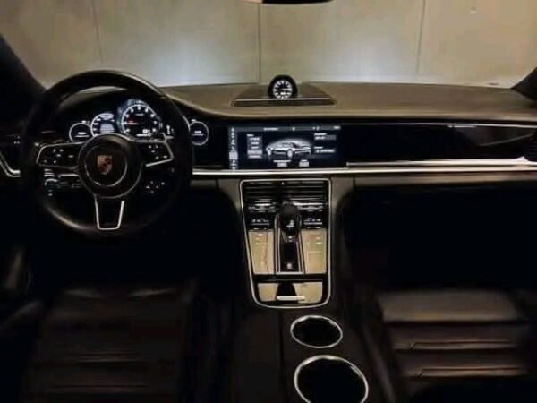 Porsche Panamera 4 – Image 3