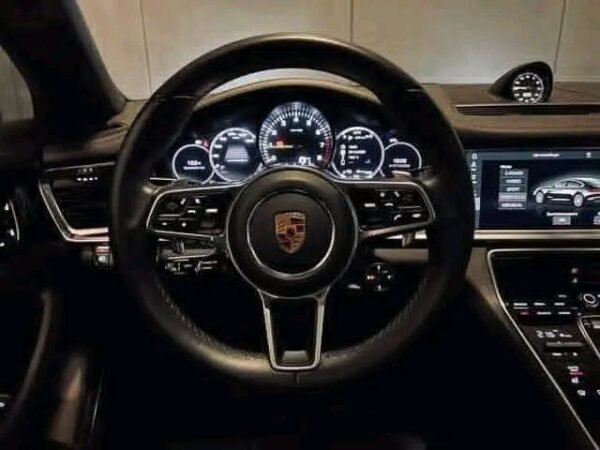 Porsche Panamera 4 – Image 47