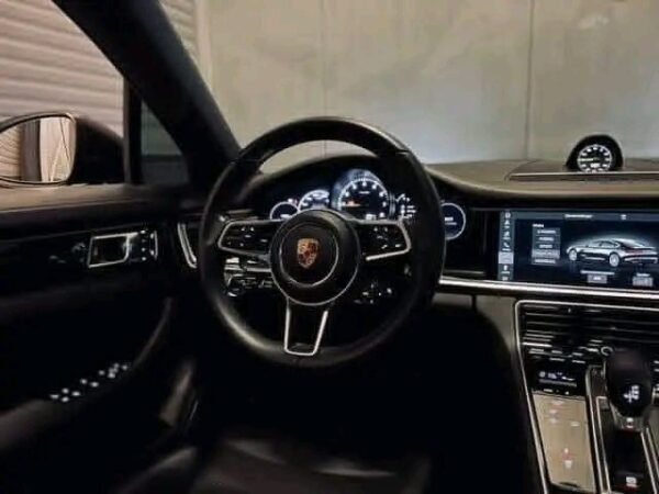 Porsche Panamera 4 – Image 9