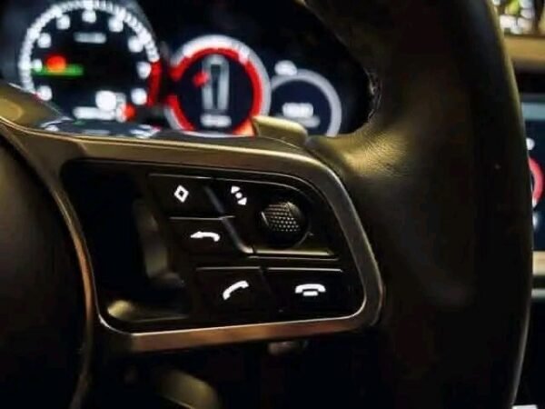 Porsche Panamera 4 – Image 19