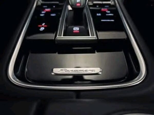 Porsche Panamera 4 – Image 31