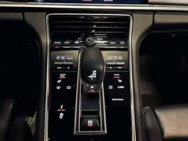 Porsche Panamera 4 – Image 38