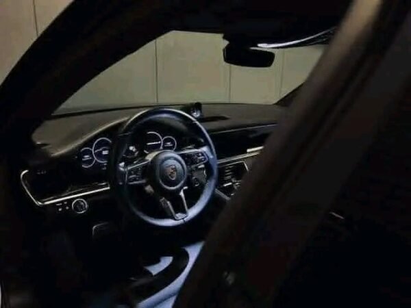 Porsche Panamera 4 – Image 15