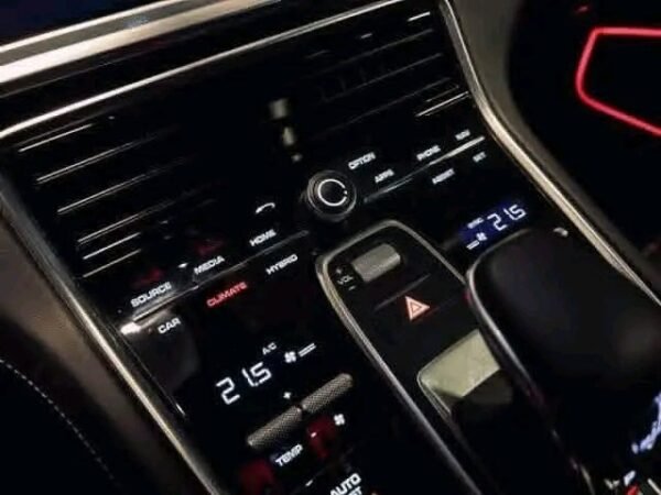 Porsche Panamera 4 – Image 44