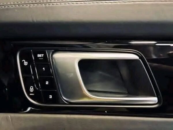 Porsche Panamera 4 – Image 53