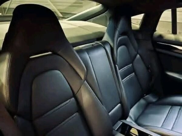 Porsche Panamera 4 – Image 63