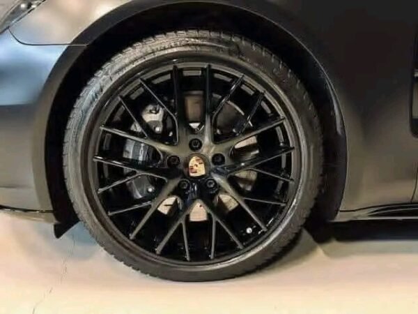 Porsche Panamera 4 – Image 46