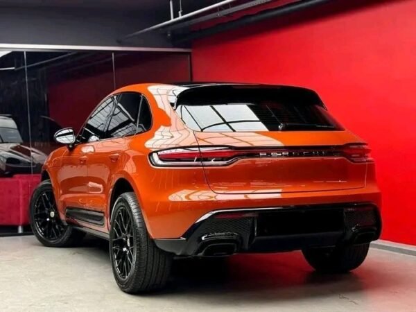 PORSCHE MACAN