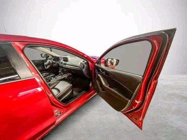 1000020569.jpg Mazda 3