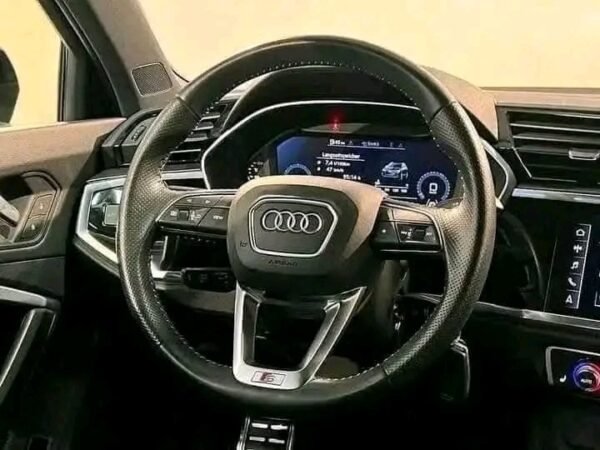 1000020860.jpg AUDI Q3
