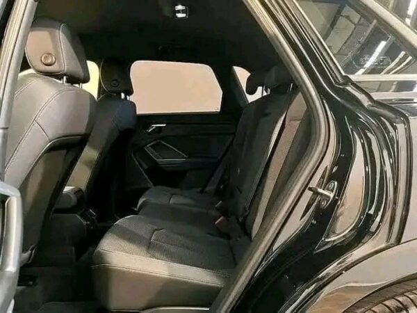 1000020867.jpg AUDI Q3