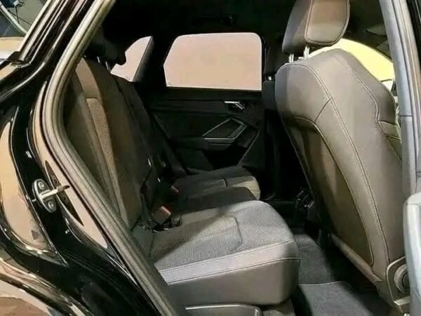 1000020868.jpg AUDI Q3