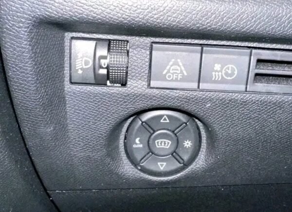 1000021302.jpg Citroen E-C4