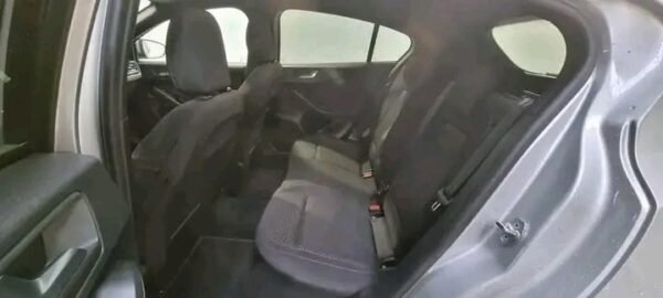 1000021473.jpg FORD FOCUS
