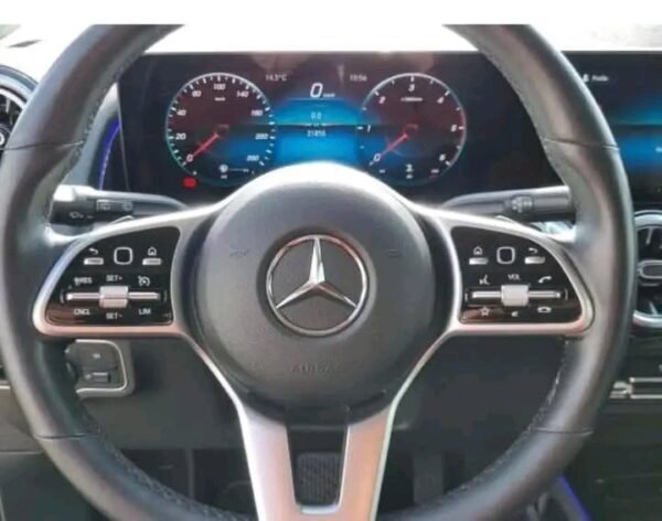 Mercedes-Benz GLB 200