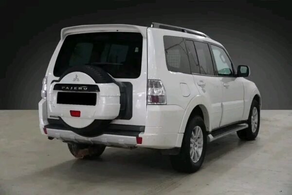 1000021761.jpg Mitsubishi Pajero