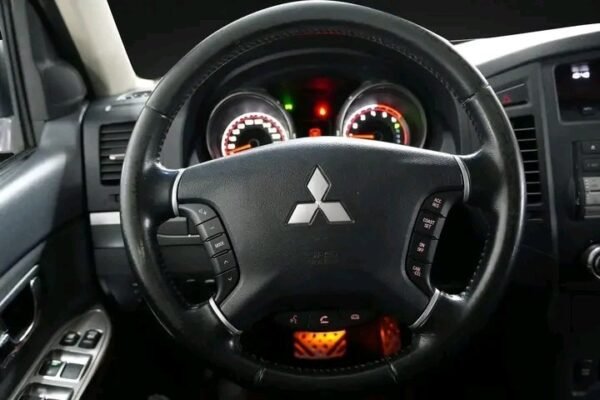 1000021778.jpg Mitsubishi Pajero