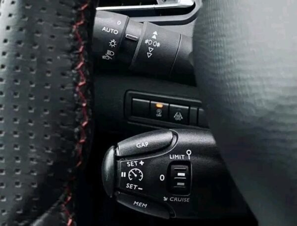 1000022775.jpg PEUGEOT 308 - GT-LINE