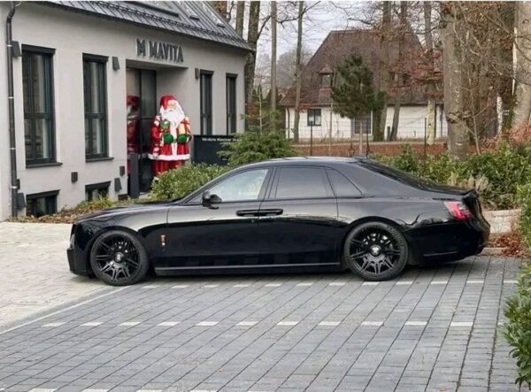 Rolls-Royce Ghost Black