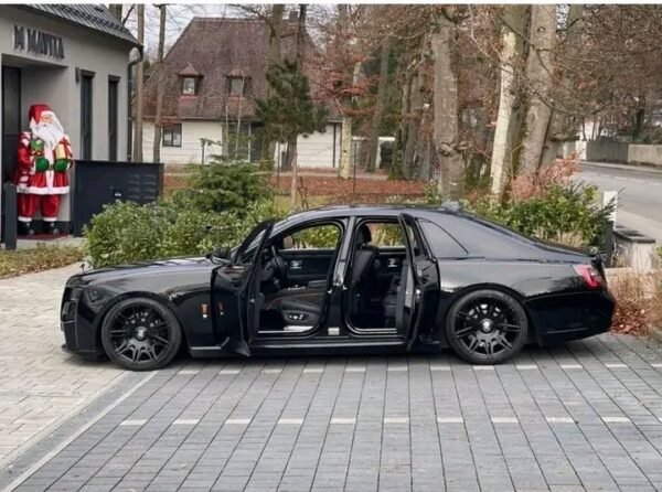 Rolls-Royce Ghost Black