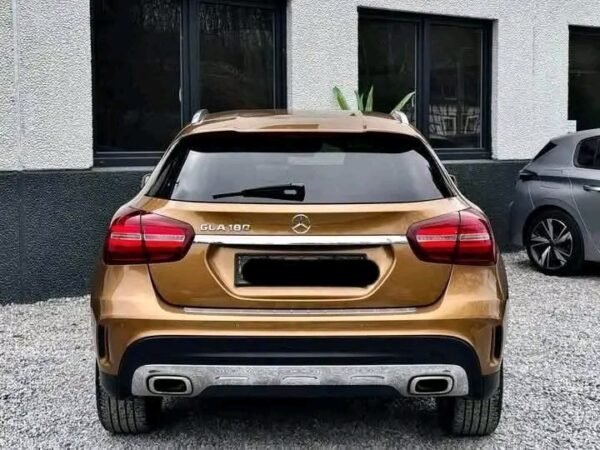MERCEDES-BENZ GLA 180