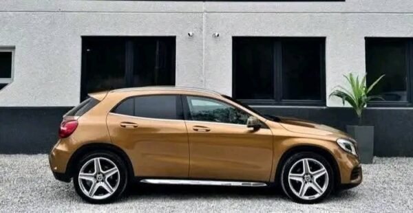 MERCEDES-BENZ GLA 180