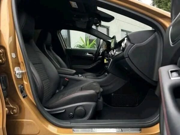 MERCEDES-BENZ GLA 180