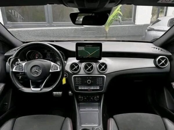 MERCEDES-BENZ GLA 180