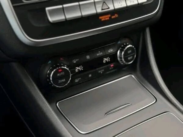 MERCEDES-BENZ GLA 180