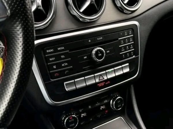 MERCEDES-BENZ GLA 180