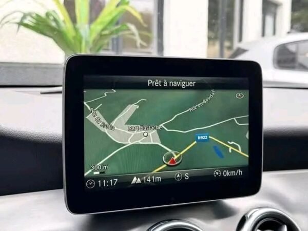 MERCEDES-BENZ GLA 180