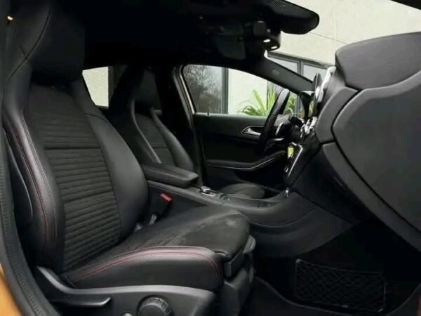 MERCEDES-BENZ GLA 180