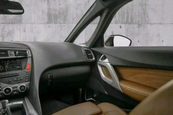 2025/12/1000082179.jpg Citroën DS5