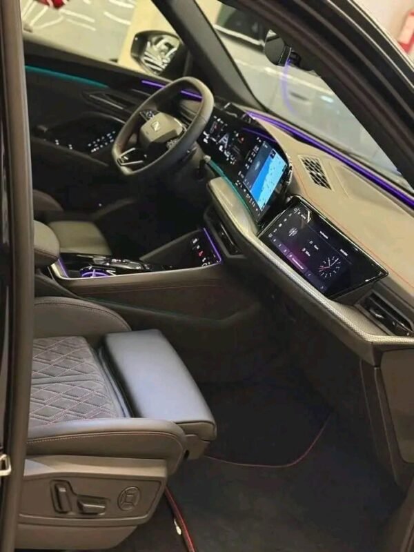 2025/10/152039.jpg AUDI Q5 S Line 2025