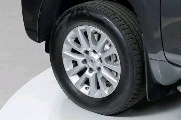 Toyota Land Cruiser 3.0 GX 5 Series