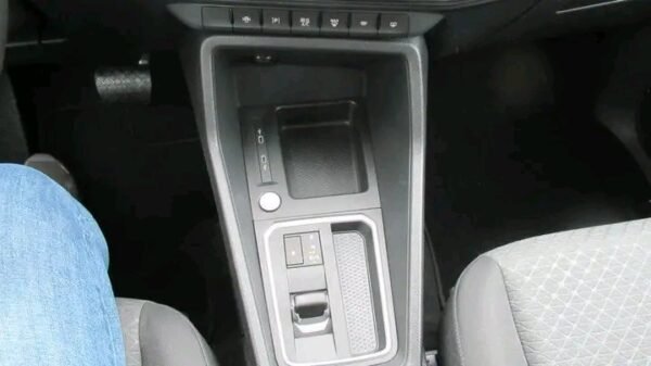 1749033084473.jpg Ford Tourneo Connect Titanium L2