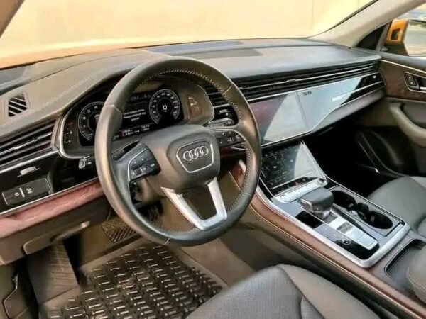 AUDI Q8 PREMIUM